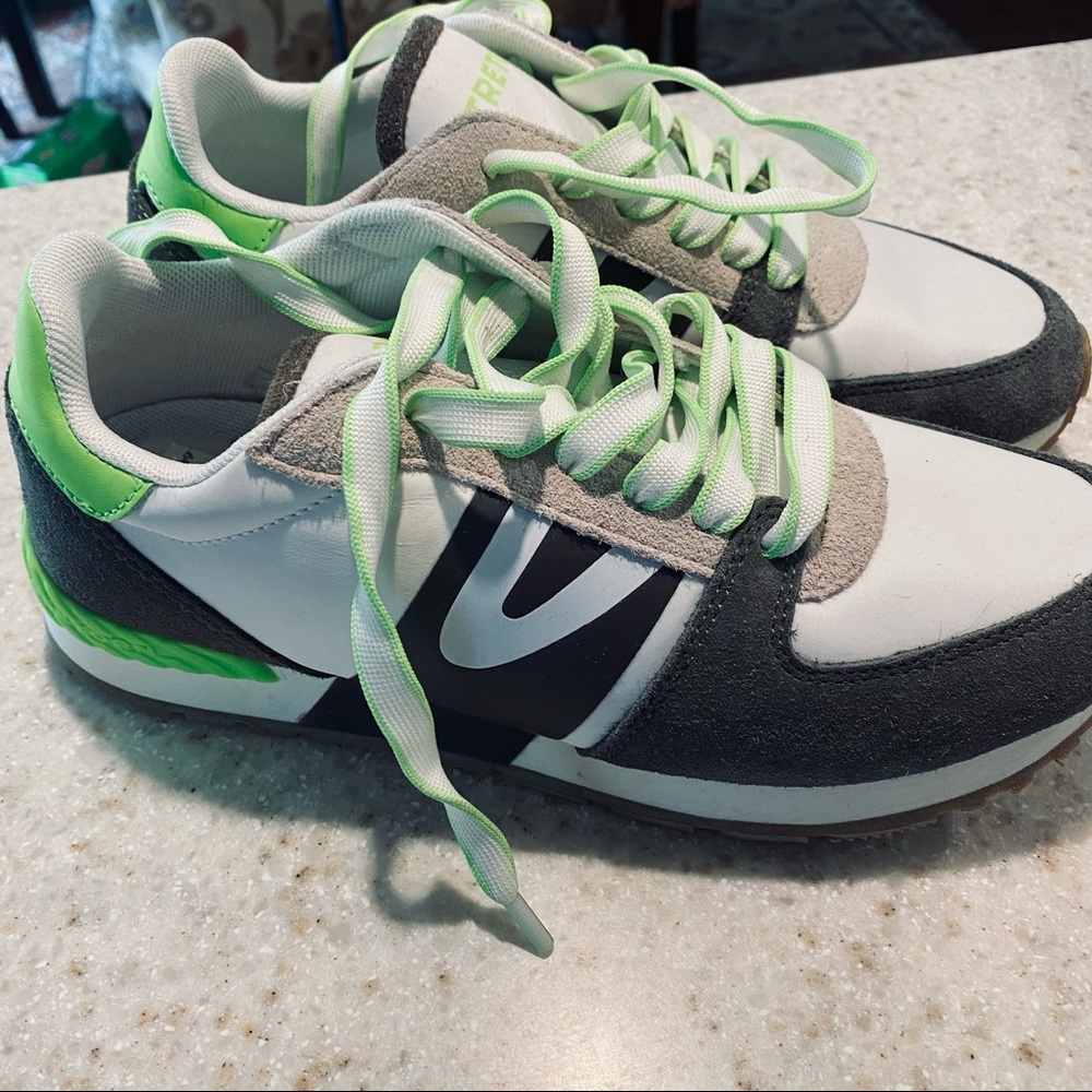 Tretorn tennis shoes